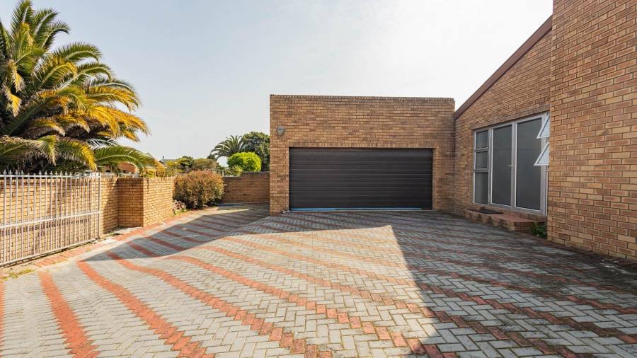 3 Bedroom Property for Sale in Parklands Western Cape